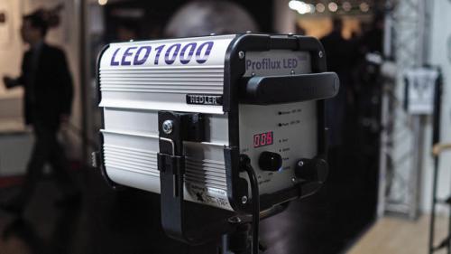 led-cri-94-hedler-1000-tageslicht-fresnel-spot-leuchte-portrait-studio-film-video-light-licht-04-800x450
