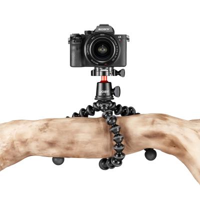 photo_tripod_joby_gp_3k-pro-kit_jb01566-bww_wraped_hanging_above_dslr